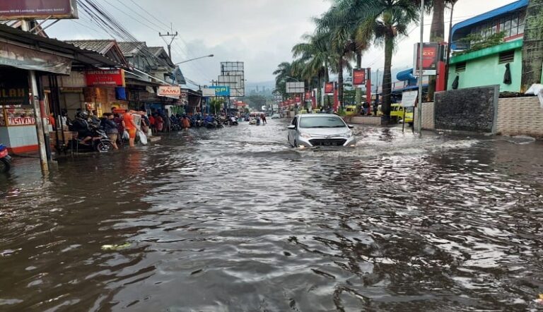 banjir_pasar_panorama_kbb